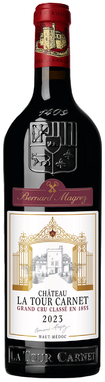 Château La Tour Carnet Eine Flasche Rotwein mit dem Label -Château La Tour Carnet- aus dem Jahr 2023. Das Etikett zeigt ein Abbild des Schlosses und Informationen über den Wein, einschließlich des Herstellers Bernard Magrez.