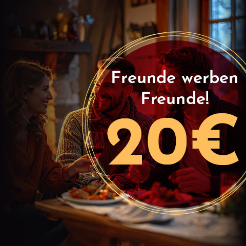 Drei Personen sitzen an einem Tisch, genießen Essen und Getränke. Der Text in der Mitte hebt das Angebot hervor: -Freunde werben Freunde! 20€-. Die Atmosphäre wirkt gemütlich und einladend.