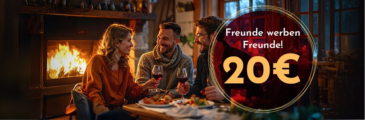 Drei Personen sitzen an einem Tisch mit Essen und Getränken, während sie sich unterhalten. Im Hintergrund brennt ein Kamin. Hinweise auf eine Freundschaftswerbung mit einem Betrag von 20 € sind vorhanden.