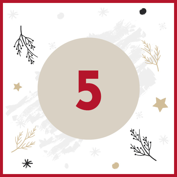 Ein runder, beiger Hintergrund mit einer roten Zahl -5- in der Mitte. Umgeben von winterlichen Elementen wie Zweigen, Sternen und Schneeflocken auf einem weißen Hintergrund.