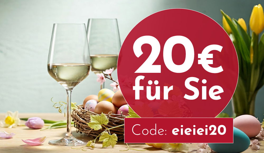 Zwei Weingläser stehen neben einem Korb mit bunt bemalten Eiern. Bunte Frühlingsblumen und Tulpen sind im Hintergrund zu sehen. Es gibt einen Gutschein von 20 € und den Code -eieiei20-.