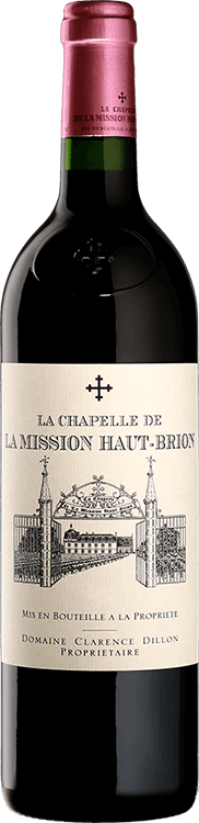 La Chapelle  de La Mission Haut-Brion Eine Flasche Rotwein mit einem etikettierten Bild von Toren und einer architektonischen Skizze. Der Schriftzug -LA CHAPELLE DE LA MISSION HAUT-BRION- und Herstellerinformationen sind zu erkennen.
