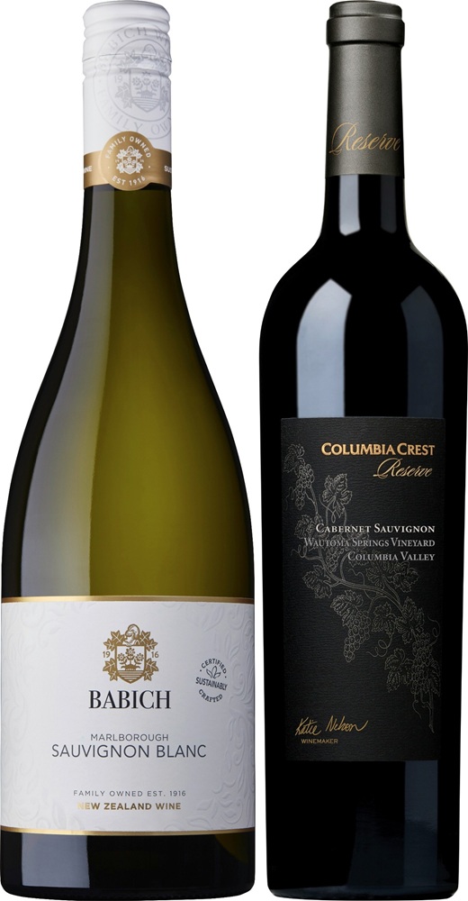 Zwei Weinflaschen stehen nebeneinander. Links eine grüne Flasche mit hellblauem Deckel und der Aufschrift -Babich Sauvignon Blanc- aus Neuseeland. Rechts eine schwarze Flasche mit goldener Schrift -Columbia Crest Reserve- für Cabernet Sauvignon.