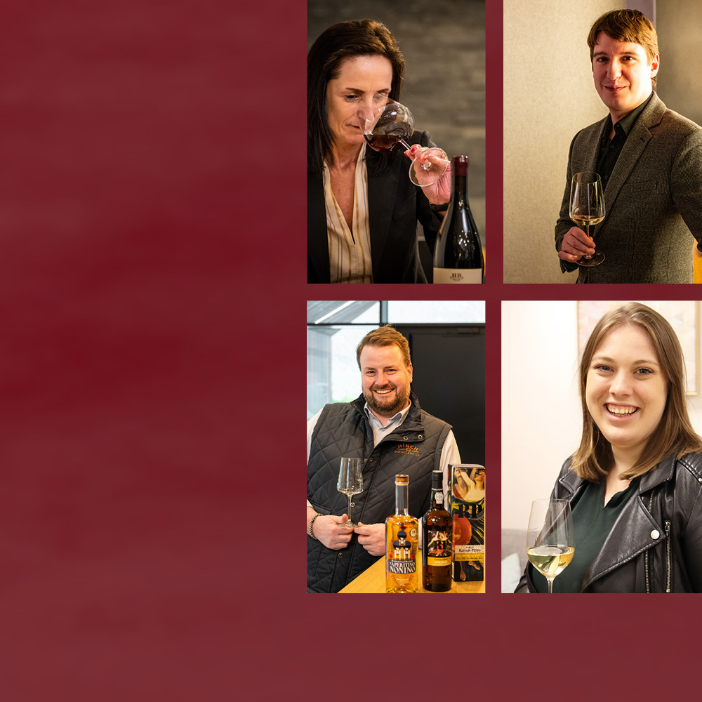 Vier Personen halten Weingläser in einer Collage. Eine Frau riecht am Wein, ein Mann lächelt mit einem Glas, ein zweiter Mann steht mit Spirituosen und eine Frau grinst ebenfalls mit Glas in der Hand.