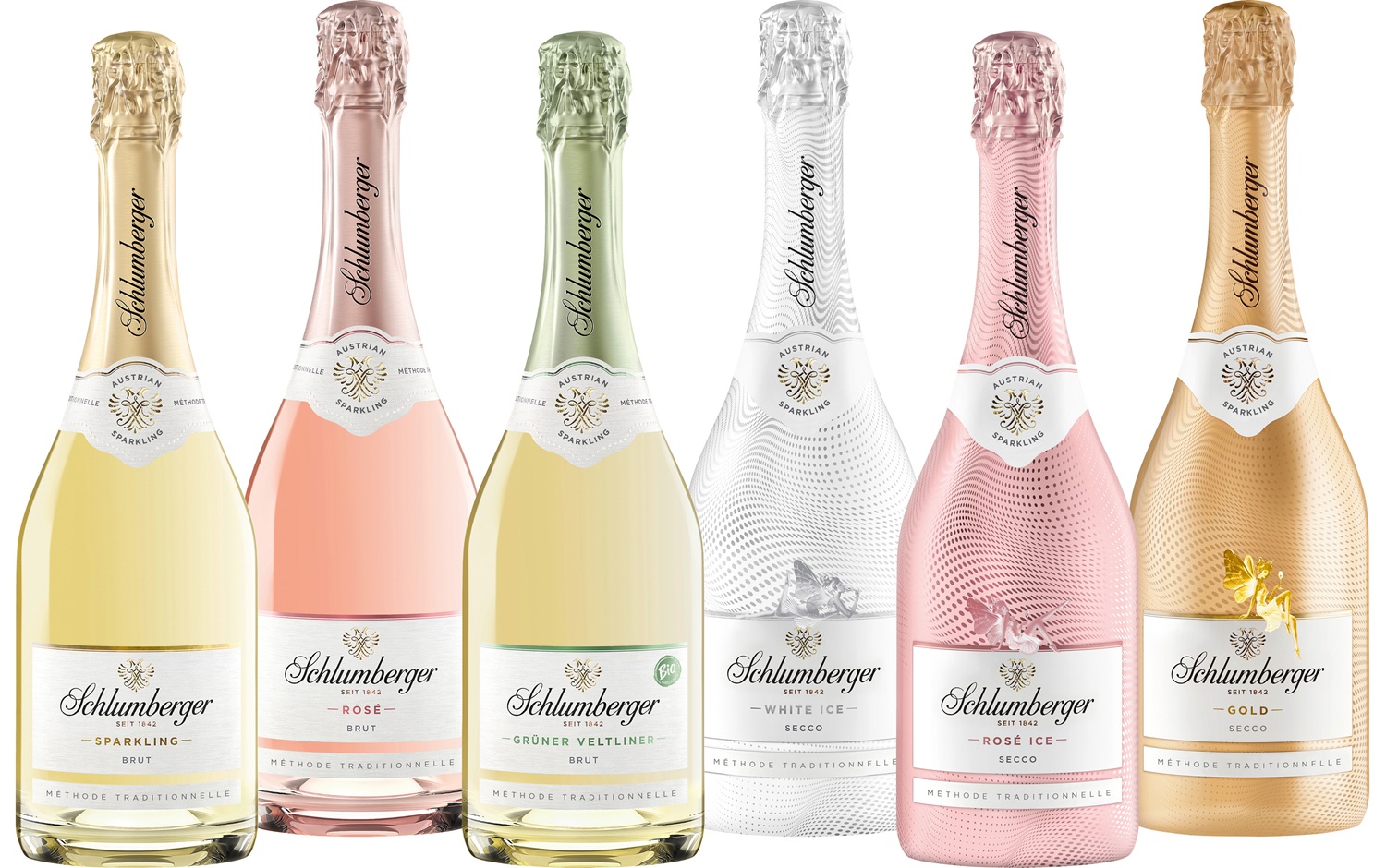 Sektpaket Sparkling & On Ice Sechs Flaschen Sekt von Schlumberger stehen aufgereiht. Jede Flasche hat eine unterschiedliche Farbe: gold, rosé, grün, weiß, und pink. Sie sind in eleganten Designs mit traditionellen Etiketten gestaltet.