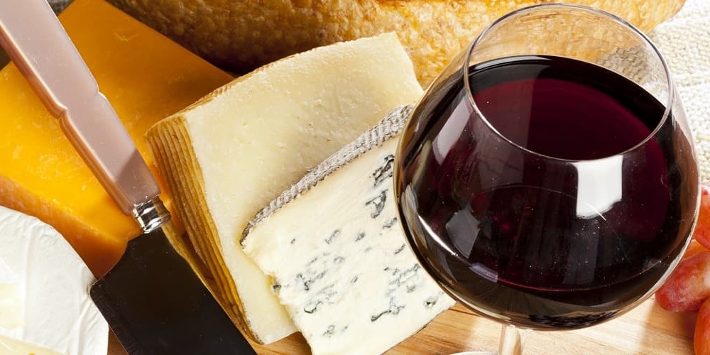 Rotwein und Käse - Eine komplizierte Beziehung