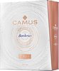 Eine elegante Verpackung für Camus Cognac mit der Aufschrift -Borderies- und -Familie XO Reserve-. Die Box hat ein modernes Design mit Gold- und Blautönen auf hellem Hintergrund.