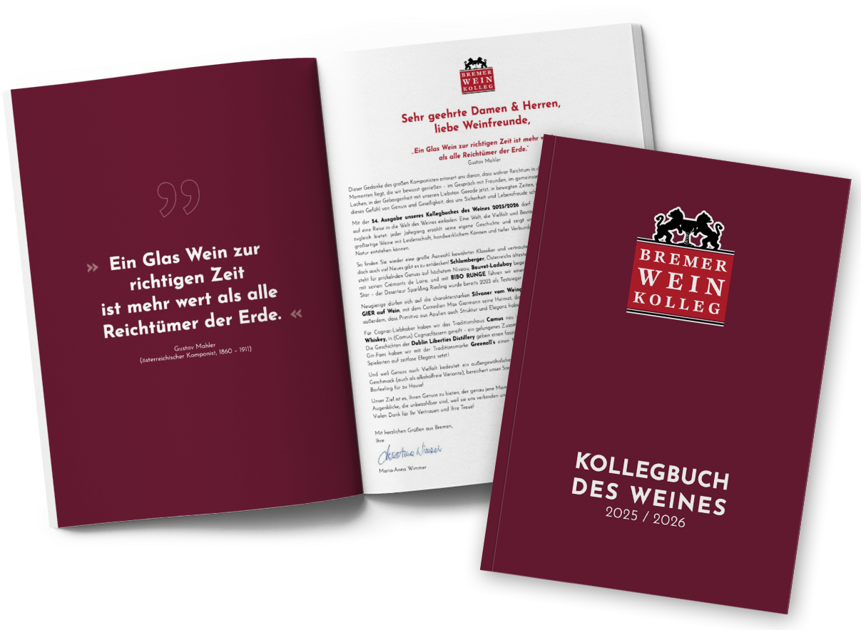 Ein Weinkollegbuch mit einem Zitat von Gustav Mahler auf einer offenen Seite. Die andere Seite enthält eine Anrede und Informationen über das Buch. Es hat ein rotes Cover mit dem Logo des Bremer Wein Kollegs.
