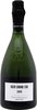 Eine grüne Champagnerflasche mit einem schwarzen Korkenverschluss. Das Etikett am Flaschenkörper ist weiß mit schwarzer Schrift. Die Flasche hat eine eleganten und schlanken Form.