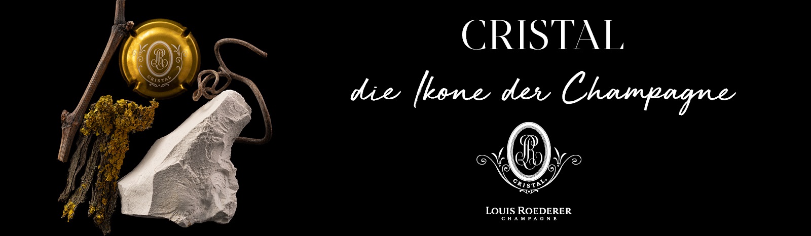 Ein goldener Champagnerkapsel liegt zusammen mit einem Stück Kreide, getrockneten Pflanzen und einer Schnur auf einem dunklen Hintergrund. Text beschreibt Cristal als Ikone der Champagne und nennt Louis Roederer.