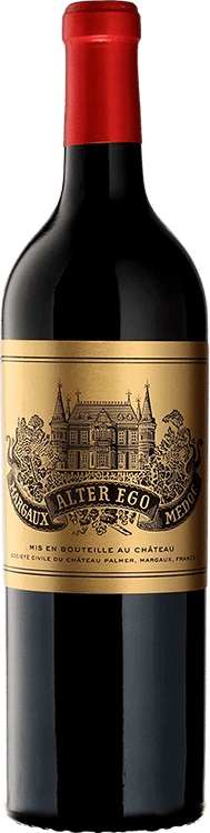 Alter Ego de Palmer Eine Flasche Rotwein mit einem eleganten Etikett. Das Etikett zeigt ein historisches Schloss und den Schriftzug -Alter Ego- in goldener Schrift. Der Flaschenhals ist rot und der Körper der Flasche ist dunkel.